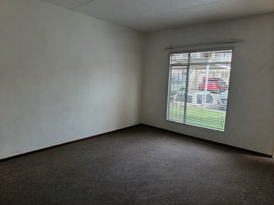 To Let 2 Bedroom Property for Rent in Kannoniers Park North West